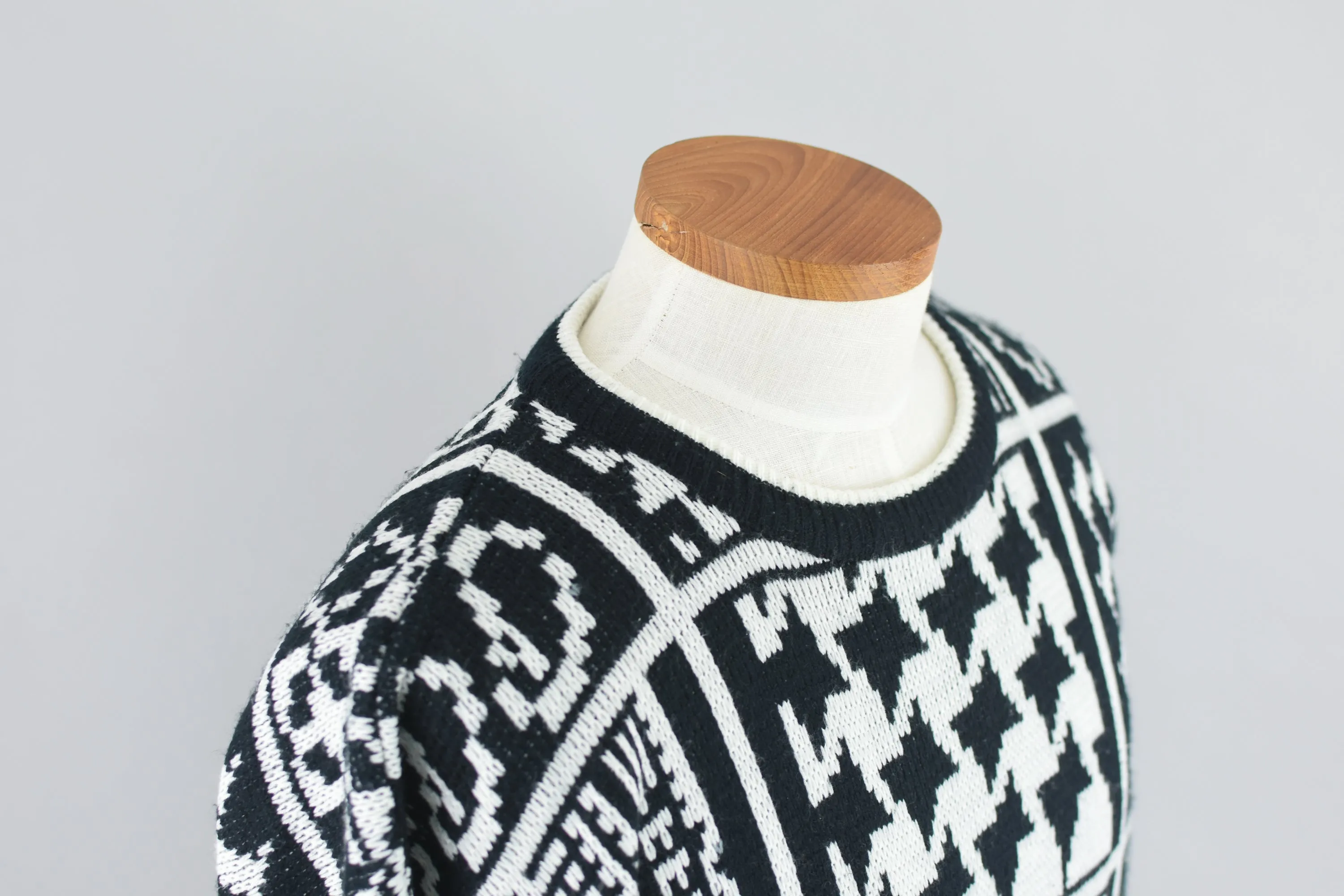 90s Black & White Geometric Sweater Men's Extra Large