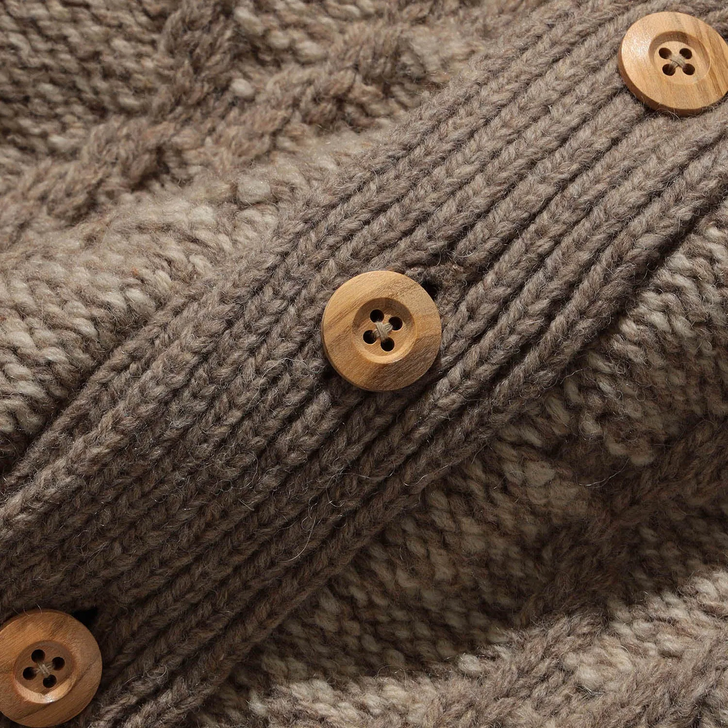 HEAVY CABLE PATTERN CARDIGAN - OLIVE